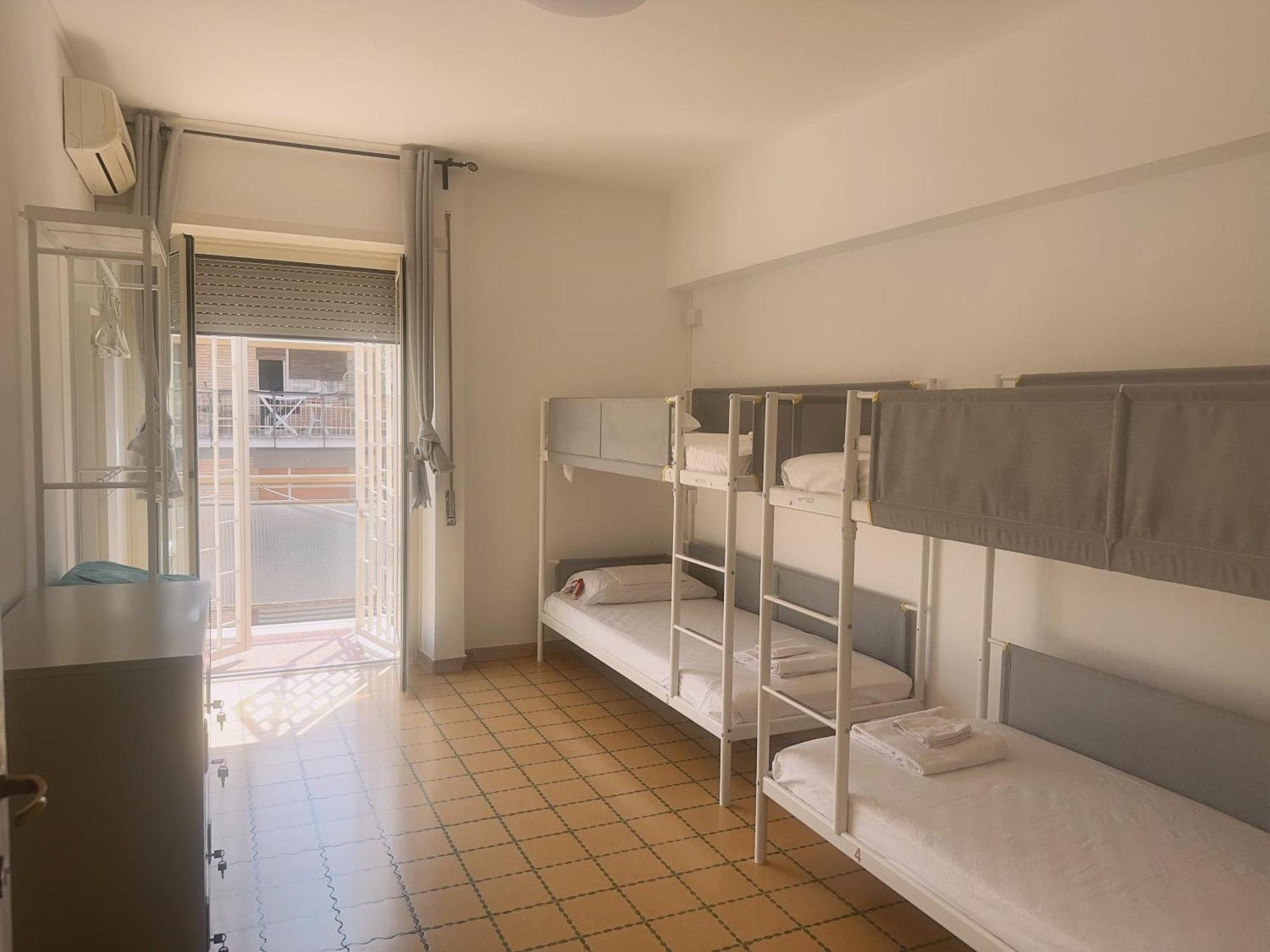 Lisa House Hostel Рим Екстериор снимка