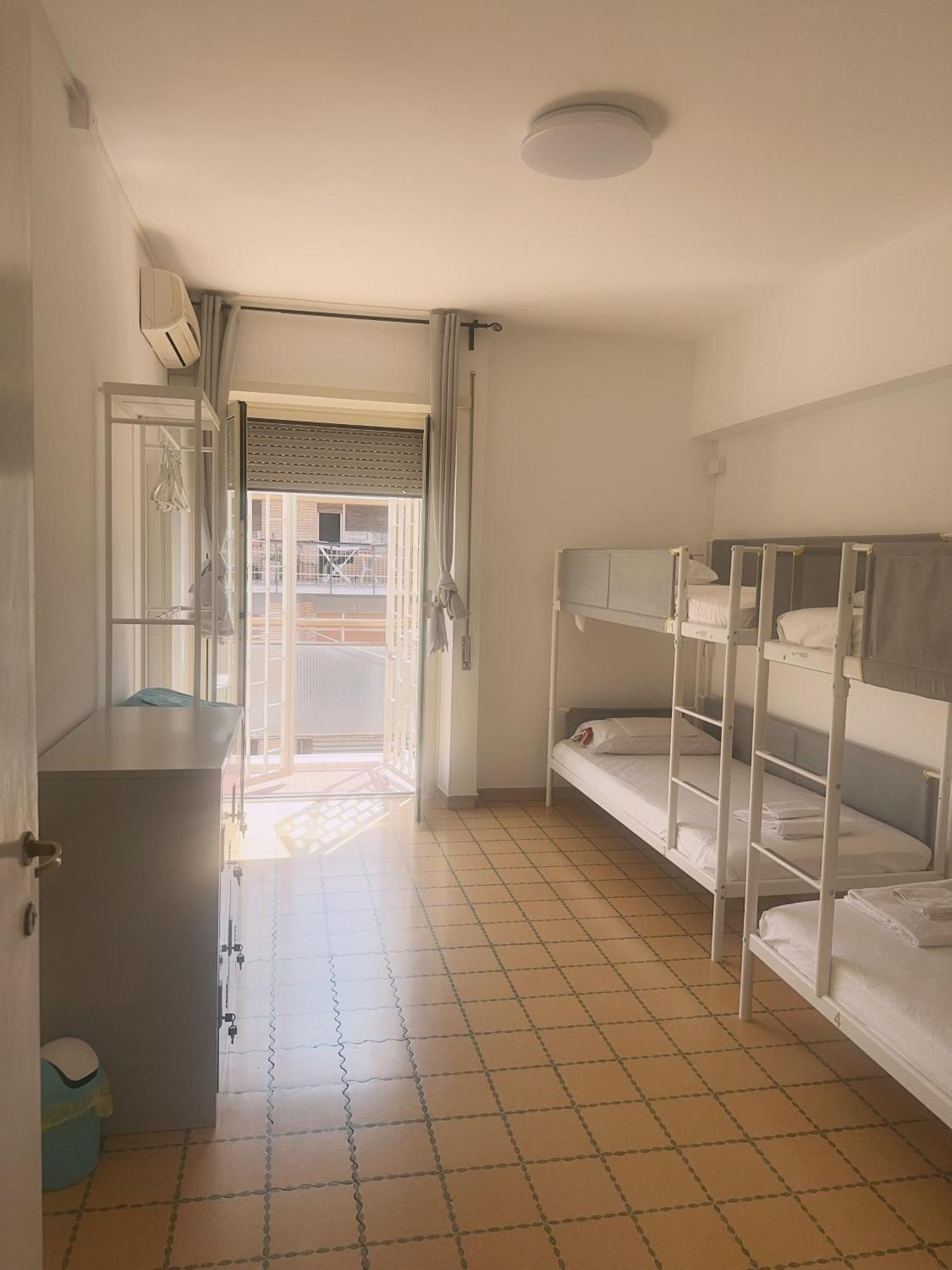 Lisa House Hostel Рим Екстериор снимка